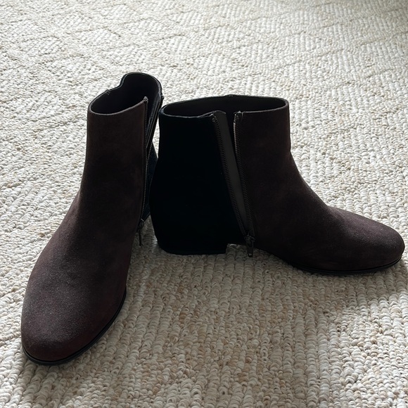 Vaneli Shoes - Black and brown suede Vaneli boots size 6.5 women’s. Great condition.